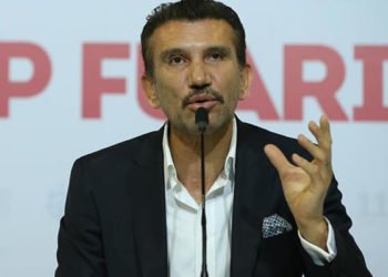 Eski milli kaleci Rüştü Reçber koronavirüs nedeniyle hastaneye kaldırıldı