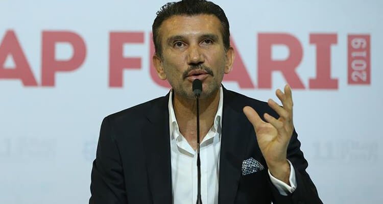 Eski milli kaleci Rüştü Reçber koronavirüs nedeniyle hastaneye kaldırıldı