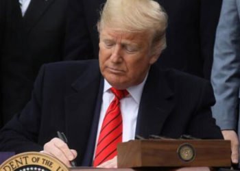 Trump 2,2 trilyon dolarlık paketi onayladı