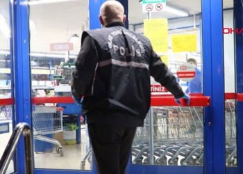 Kasiyeri 'kola'yla etkisiz hale getirip paraları çaldı