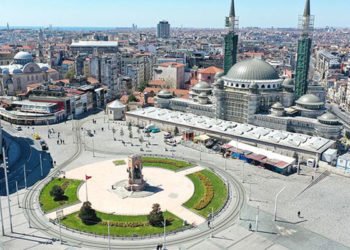 Beyoğlu'nda bazı caddeler yaya trafiğine kapatıldı