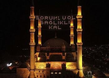 Vakıf camilerinde 'kandiller' bu yıl sağlık için yanıyor