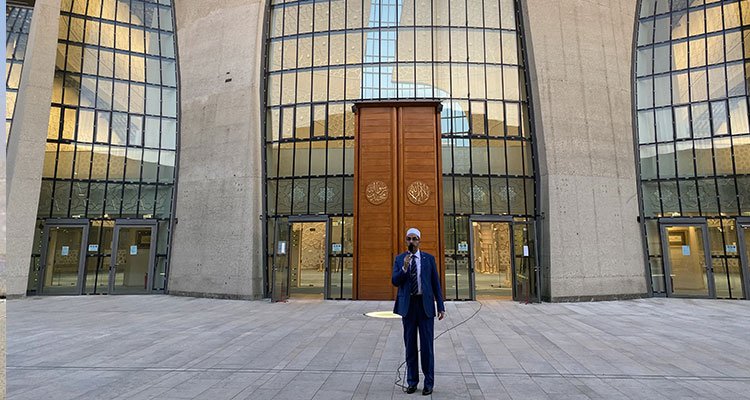 Almanya'nın Köln kentinde ilk kez hoparlörden akşam ezanı okundu