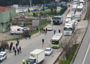 İstanbul çıkışında kilometrelerce kuyruk