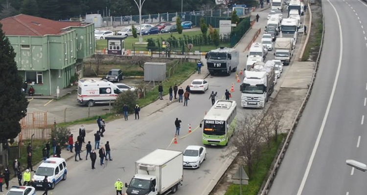 İstanbul çıkışında kilometrelerce kuyruk