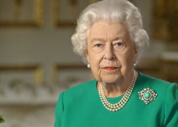 Kraliçe 2. Elizabeth'ten koronaya karşı 'kararlılık' mesajı