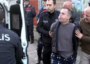 Pes dedirten olay! 'Koronavirüsüm' deyip, polise tükürdü