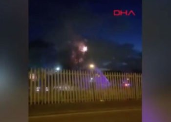 Korona söylentisine inanıp baz istasyonlarını ateşe verdiler