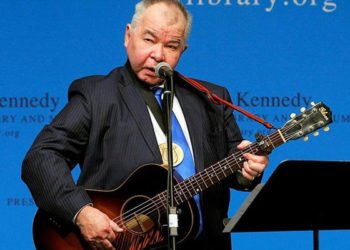 Ünlü müzisyen koronavirüsten öldü