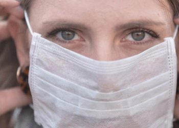 Koronavirüs vaka sayısı 900 bini geçti