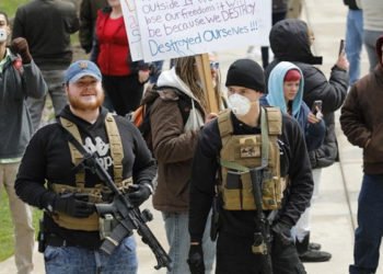 ABD’de koronavirüse karşı silahlı gösteri