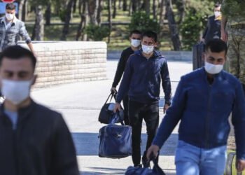 Koronavirüs nedeniyle terhisleri ertelenen askerler yola çıktı