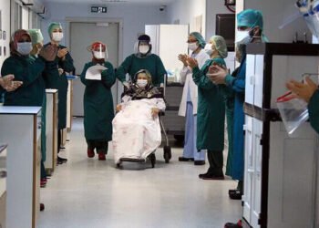 Bakan Koca: Destek tedavisine ihtiyaç duyan hasta sayısı azalıyor