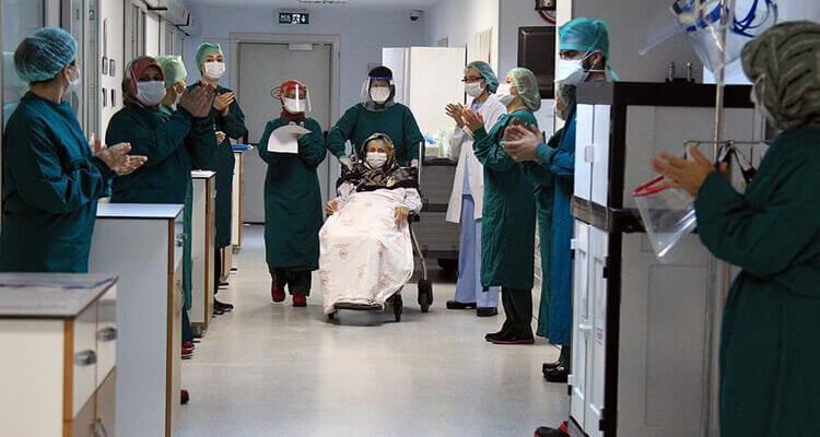 Bakan Koca: Destek tedavisine ihtiyaç duyan hasta sayısı azalıyor
