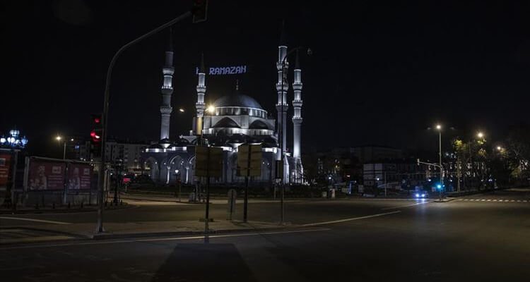 31 ildeki 3 günlük sokağa çıkma kısıtlaması başladı