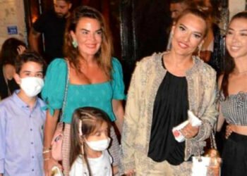 Demet Akalın polisi görünce maskeyi taktı!