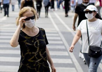 'Sağlığınız için ıslanan maskenizi hemen değiştirin' uyarısı