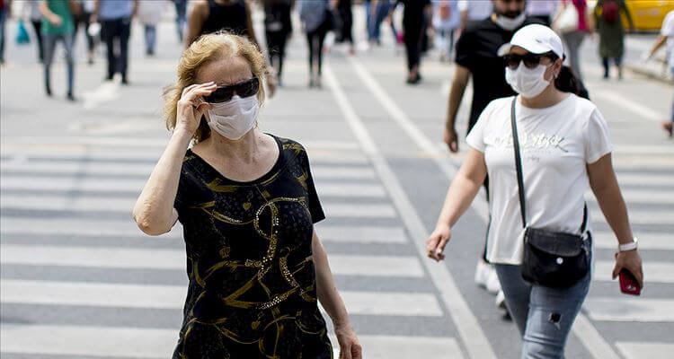 'Sağlığınız için ıslanan maskenizi hemen değiştirin' uyarısı