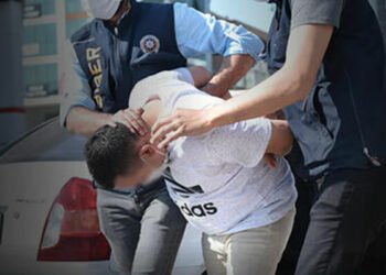 Bakan Albayrak ve ailesine yönelik hakaret içerikli paylaşımlara ilişkin 1 tutuklama