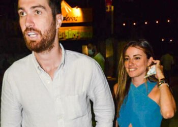 Ezgi Eyüboğlu ile Oğulcan Engin el ele görüntülendi