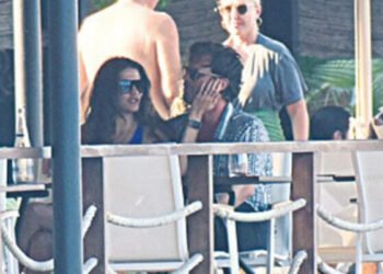 Kıvanç Tatlıtuğ ile Başak Dizer'in gün batımı romantizmi