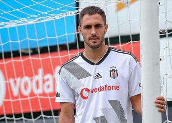 Beşiktaş'ta Victor Ruiz ile yollar ayrıldı