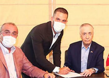 Galatasaray'a imzayı atan Arda Turan, taraftara seslendi! 