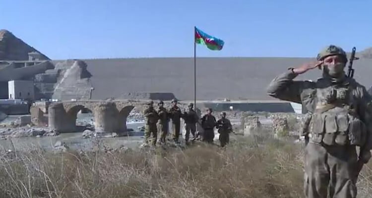 Aliyev: Tarihi Hudaferin Köprüsü'ne Azerbaycan bayrağı dikildi