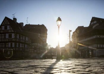 Fransa'da gece sokağa çıkma yasağı uygulanacak