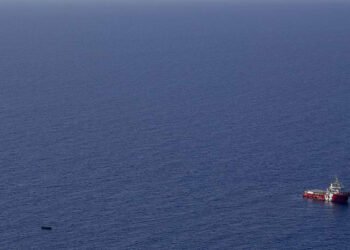 Libya açıklarında düzensiz göçmenleri taşıyan tekne battı: 74 ölü