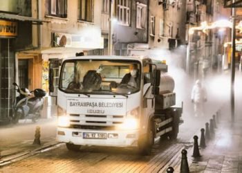 Bayrampaşa'da koronavirüs temizlik ekibi gece-gündüz sahada