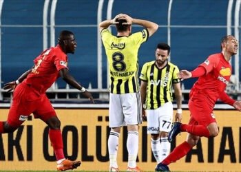 Fenerbahçe evinde yıkıldı