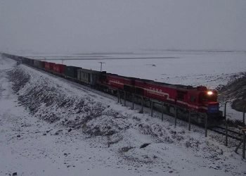 Türkiye'den Çin'e gidecek ilk blok ihracat treni Kars'tan Gürcistan'a uğurlandı