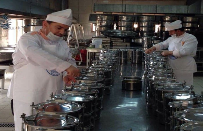 Üsküdar Belediyesi Aşevi'nden ihtiyaç sahiplerine hergün sıcak yemek