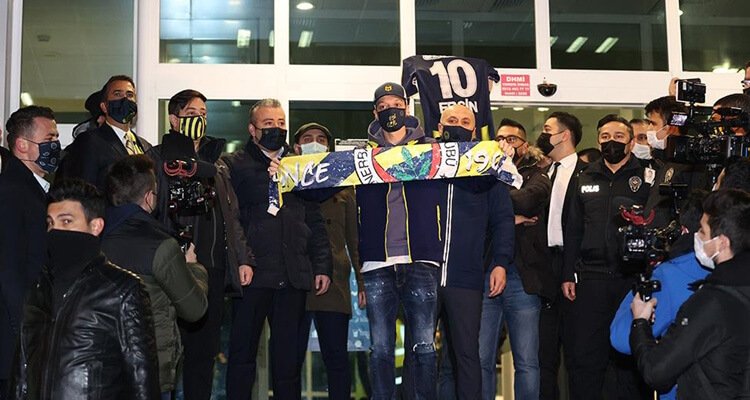 Mesut Özil İstanbul'da: Bir rüya benim için de gerçekleşiyor