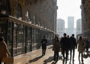 Dünya genelinde Kovid-19 vakaları 5 haftadır düşüş eğiliminde