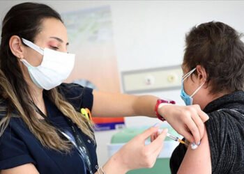 Türkiye'de Kovid-19'la mücadelede uygulanan toplam aşı miktarı 15 milyonu geçti