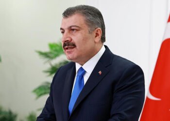 Sağlık Bakanı Koca: Salgınla savaşta başarı gösterilen ilk cephelerden biri bu ülke olacak