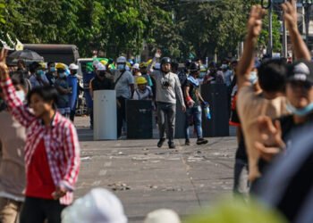 Myanmar'daki protestolara güvenlik güçlerinin silahlı müdahalesi sonucu en az 38 kişi öldü