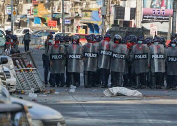 Myanmar'da güvenlik güçleri protestoculara karşı gerçek mermi kullandı: 10 ölü