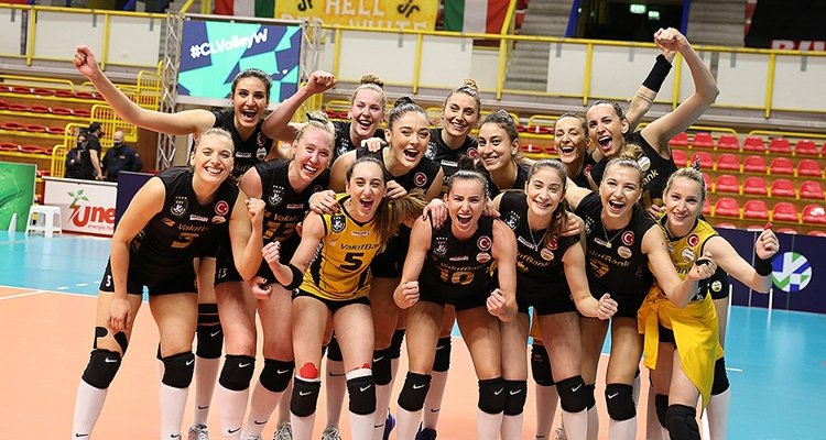 VakıfBank'ta CEV Şampiyonlar Ligi'nde finale çıkmanın sevinci yaşanıyor